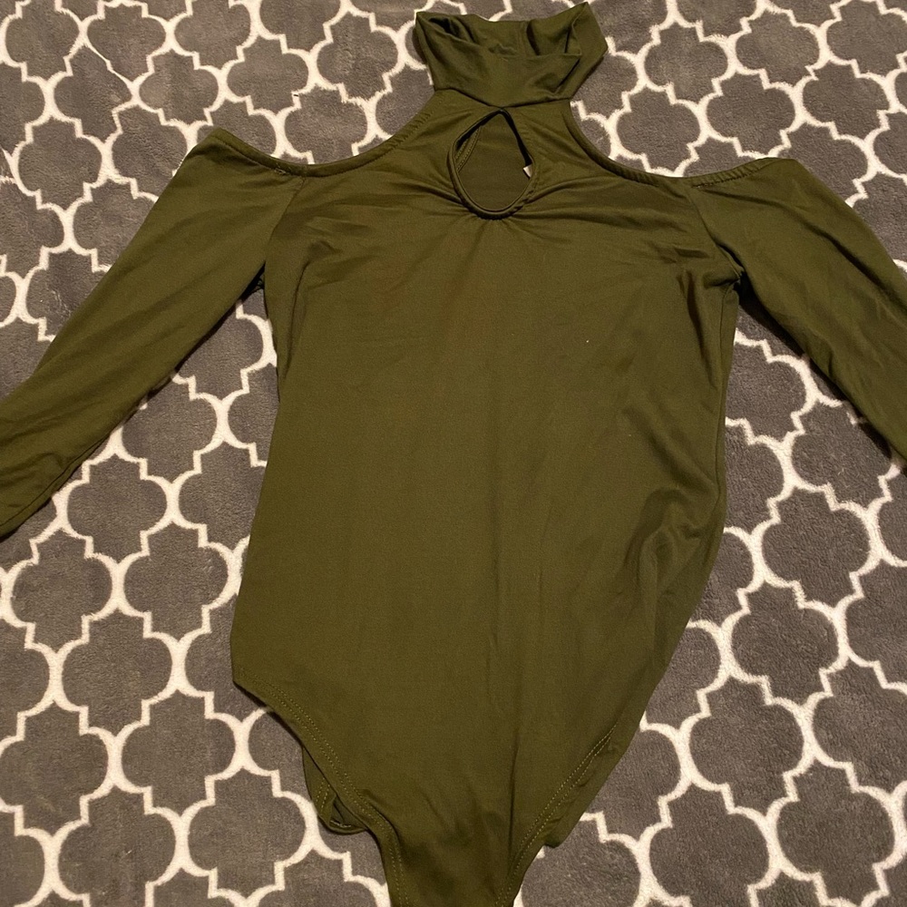 Bodysuit cut out sleeveless peephole top army green